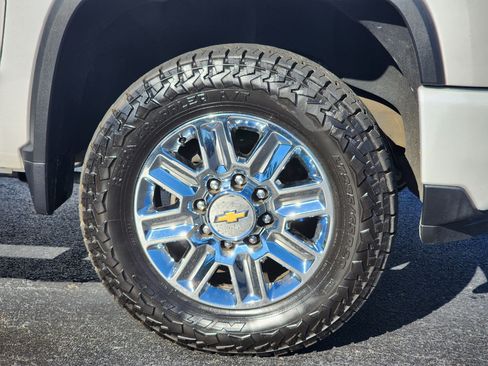 Used 2024 Chevrolet Silverado 3500 High Country w/ High Country Premium Package image 6