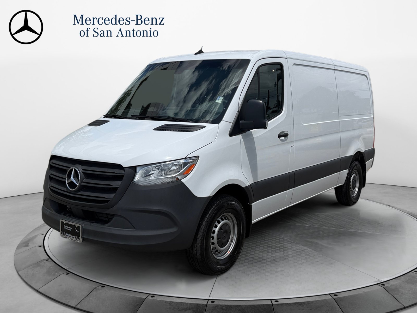Used 2025 Mercedes-Benz Sprinter 2500 image 3