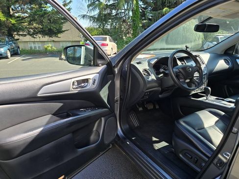 Used 2020 Nissan Pathfinder SL FWD image 3