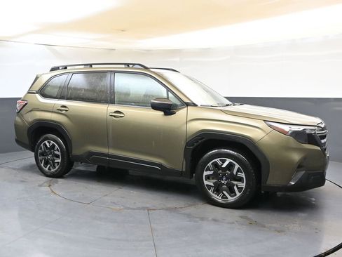 Used 2025 Subaru Forester Premium AWD/4WD image 7