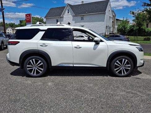 Certified 2023 Nissan Pathfinder Platinum AWD/4WD image 6