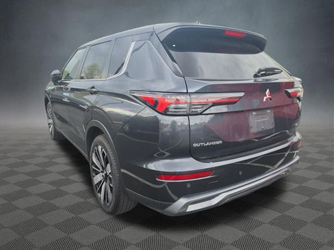 Used 2025 Mitsubishi Outlander AWD image 12