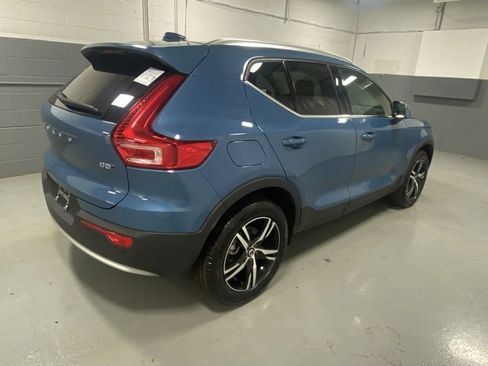 Certified 2025 Volvo XC40 B5 Core image 3