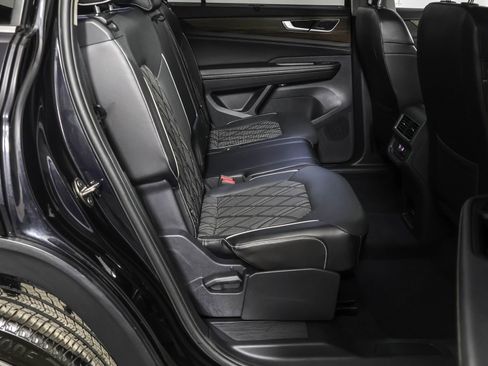 Used 2024 Volkswagen Atlas SEL Premium R-Line image 44