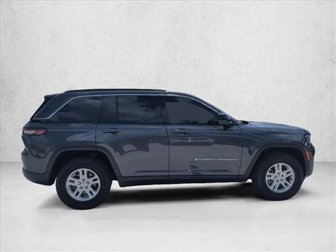 Used 2025 Jeep Grand Cherokee Laredo w/ Luxury Tech Group I RWD image 4