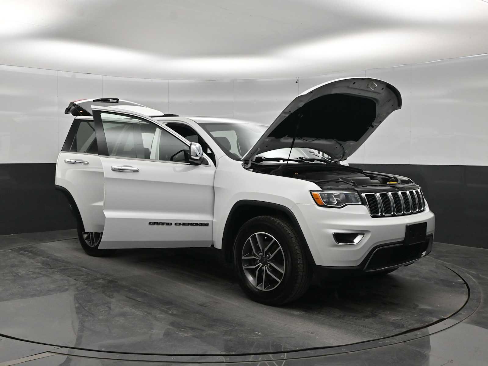 Used 2019 Jeep Grand Cherokee Limited w/ Trailer Tow Group IV AWD/4WD image 45
