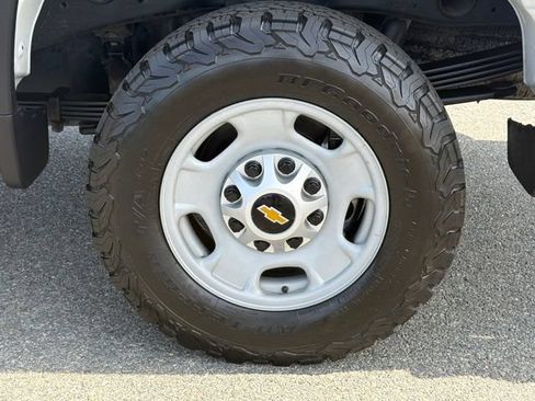 Used 2024 Chevrolet Silverado 2500 W/T RWD image 19