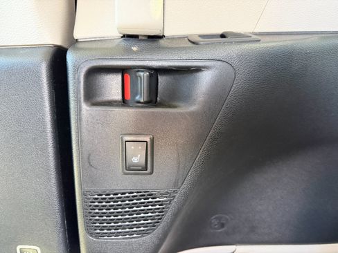 Used 2023 Chrysler Pacifica Limited FWD image 40