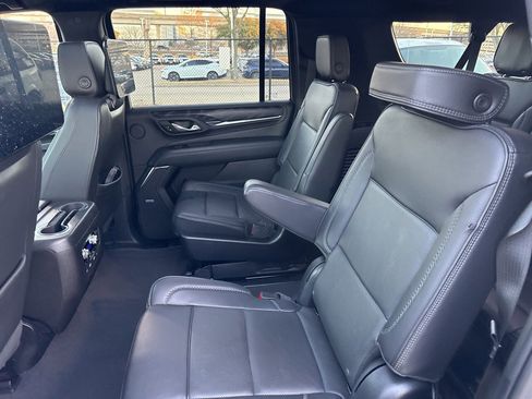 Used 2023 GMC Yukon XL Denali w/ Denali Reserve Package image 8
