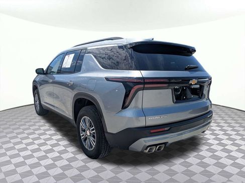 Used 2026 Chevrolet Traverse LT FWD image 5