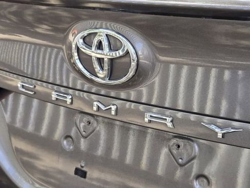 Used 2022 Toyota Camry SE image 11