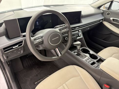 Used 2025 Hyundai Sonata SE FWD image 4