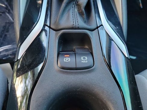 Used 2022 Toyota Corolla LE FWD image 31