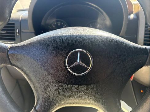 Used 2018 Mercedes-Benz Sprinter 2500 image 13