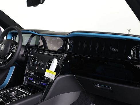 New 2026 Rolls-Royce Cullinan Black Badge image 24