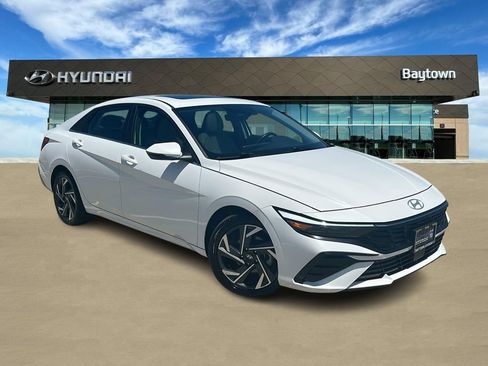 Used 2025 Hyundai Elantra Limited FWD image 1