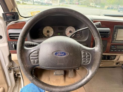 Used 2005 Ford F350 Lariat AWD/4WD image 11