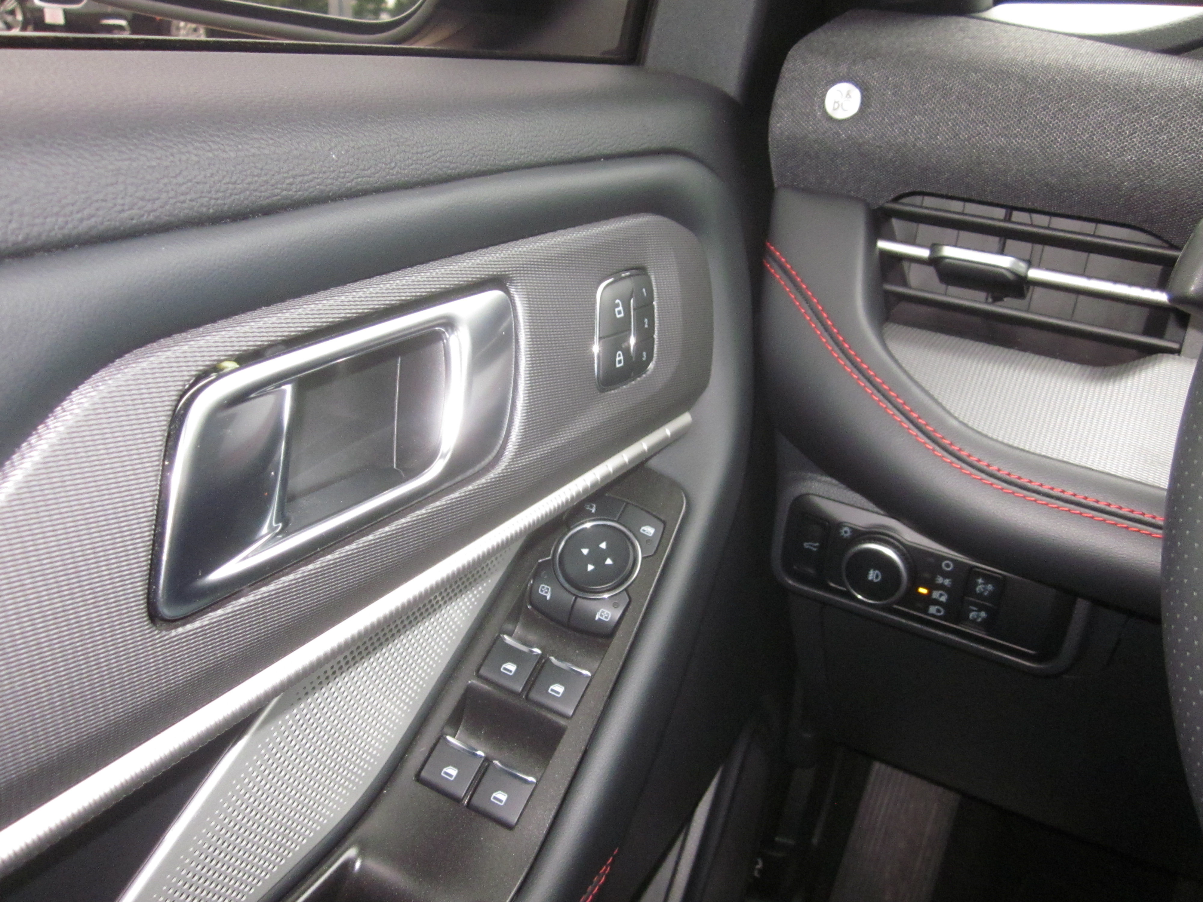 Used 2025 Ford Explorer ST AWD/4WD image 23