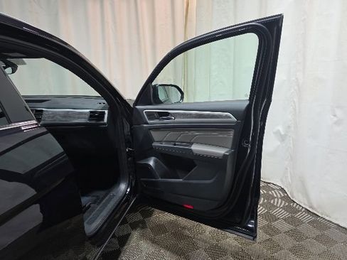 Used 2023 Volkswagen Atlas Cross Sport SE AWD/4WD image 29