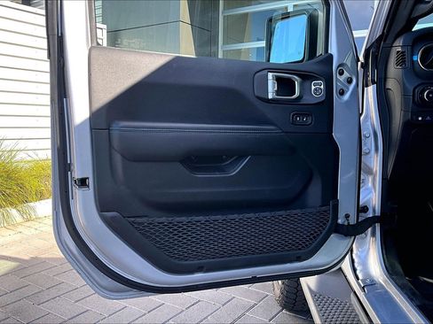 Used 2024 Jeep Wrangler High Altitude image 23