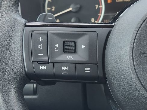 Used 2023 Nissan Rogue SV image 27