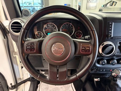 Used 2012 Jeep Wrangler Rubicon w/ PWR Convenience Group AWD/4WD image 10