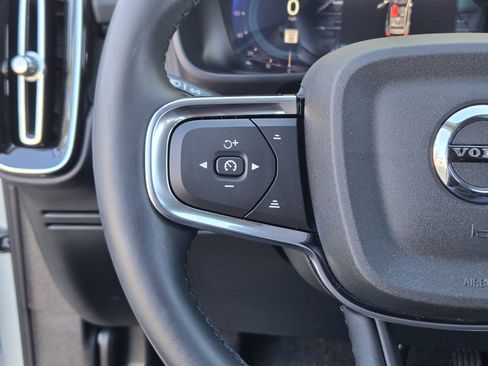 Certified 2025 Volvo XC40 B5 Core w/ Protection Package Premier image 37