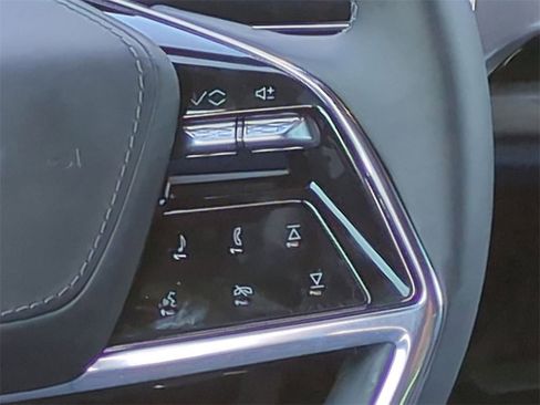 Used 2026 Cadillac Vistiq Premium Luxury image 10