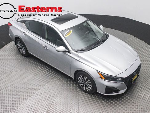 Used 2023 Nissan Altima 2.5 SV w/ SV Premium Package AWD/4WD image 3