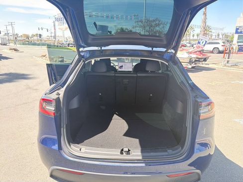 Used 2021 Tesla Model Y Long Range AWD/4WD image 17