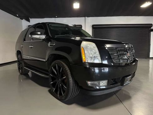 Used 2007 Cadillac Escalade AWD w/ Information Package image 3