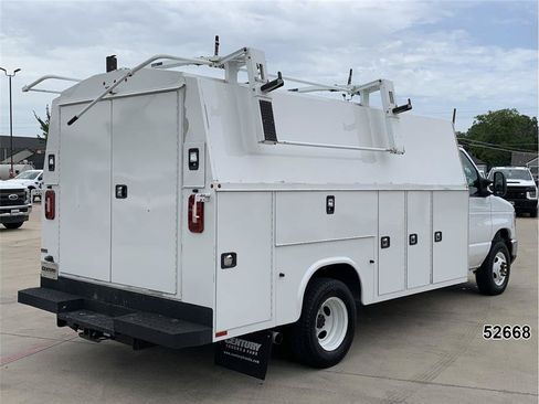 Used 2023 Ford E-450 and Econoline 450 Super Duty w/ Power Windows & Locks Group RWD image 8