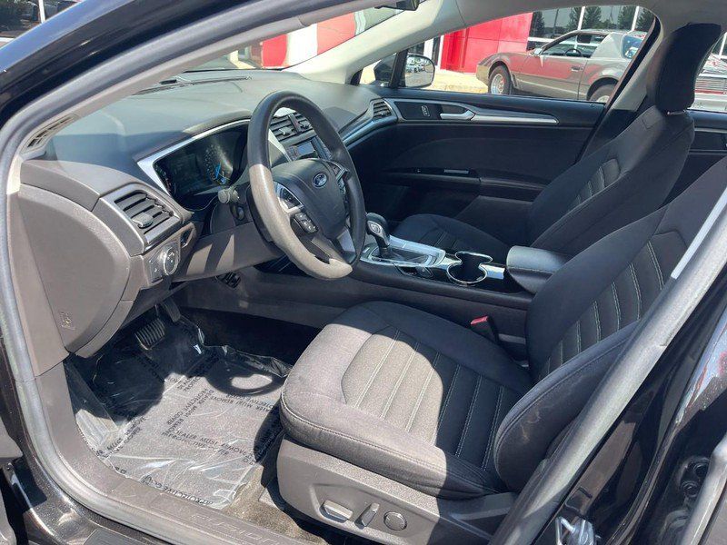 Used 2015 Ford Fusion SE FWD image 16