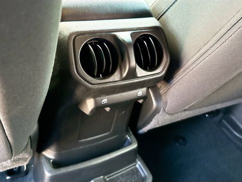 Used 2023 Jeep Wrangler Unlimited AWD/4WD image 28