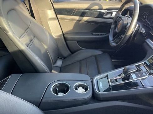 Used 2022 Porsche Panamera 4 w/ Premium Package image 8