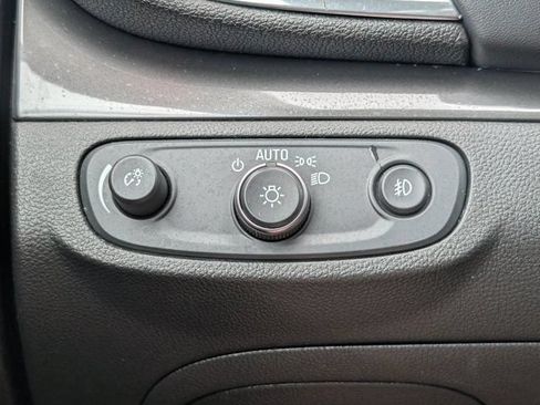 Used 2019 Buick Encore Sport Touring FWD image 21