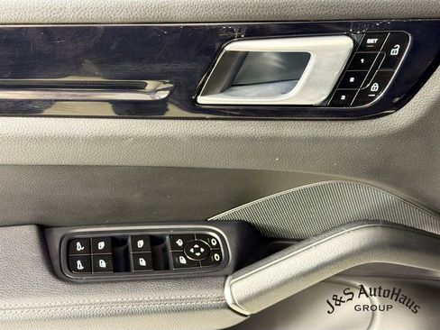 Used 2021 Porsche Cayenne S w/ Premium Package AWD/4WD image 23