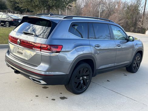 Certified 2025 Volkswagen Atlas SE image 10