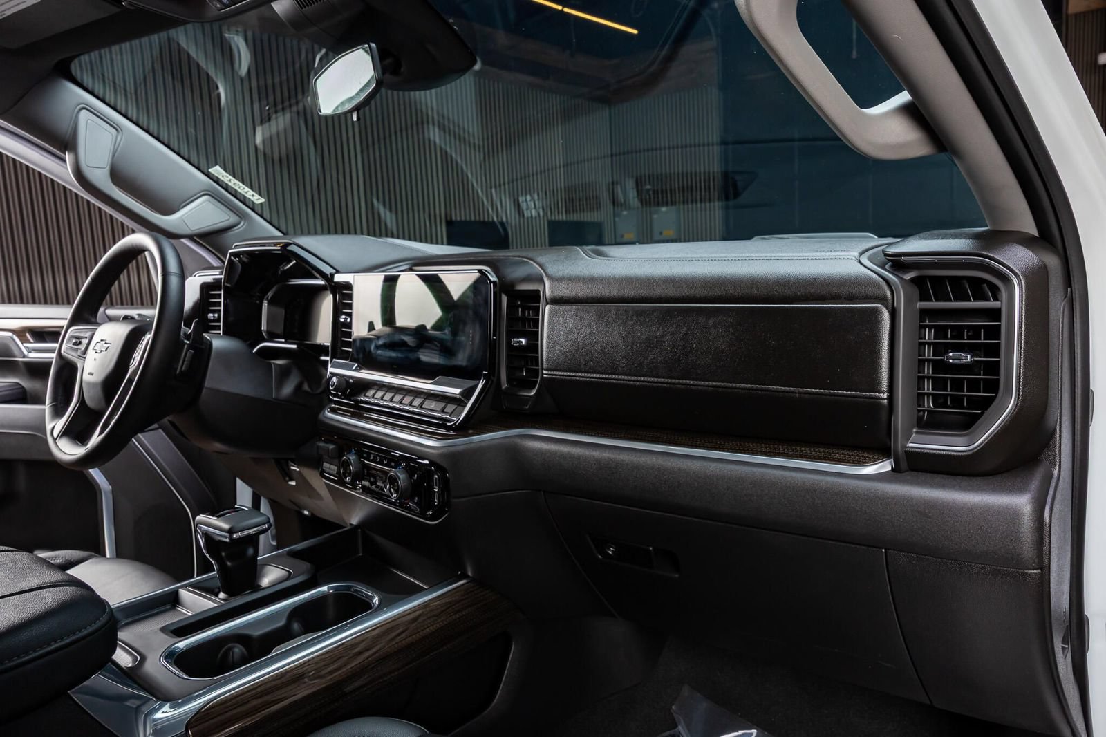 Used 2026 Chevrolet Silverado 1500 LT Trail Boss w/ LT Trail Boss Premium Package AWD/4WD image 17
