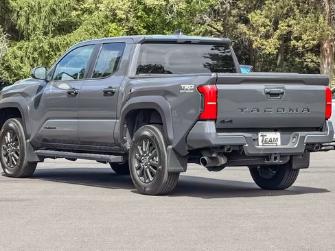 Used 2025 Toyota Tacoma TRD Off-Road AWD/4WD image 6