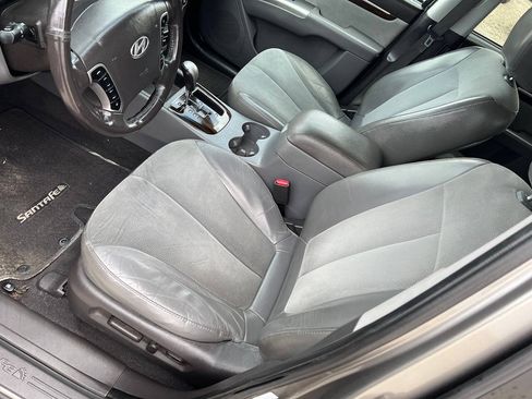 Used 2012 Hyundai Santa Fe SE FWD image 2