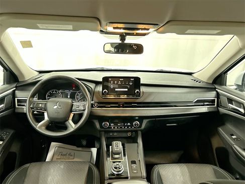 Used 2022 Mitsubishi Outlander ES image 18