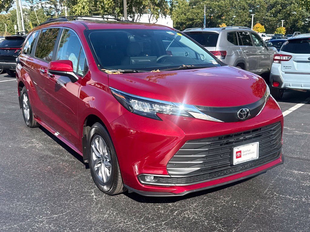Used 2026 Toyota Sienna XLE FWD image 11
