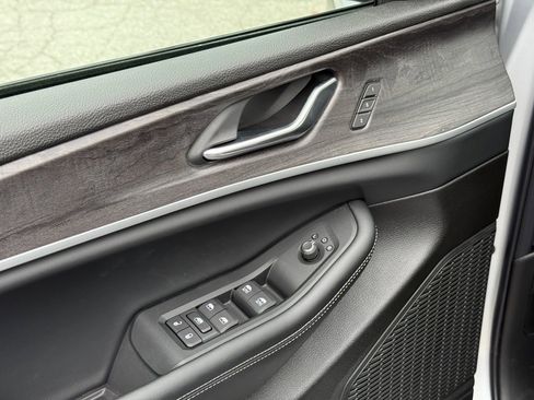 New 2025 Jeep Grand Cherokee Limited w/ Black Appearance Package image 10