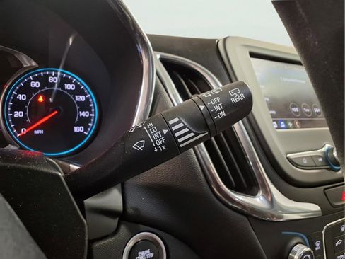 Used 2020 Chevrolet Equinox LT FWD image 16