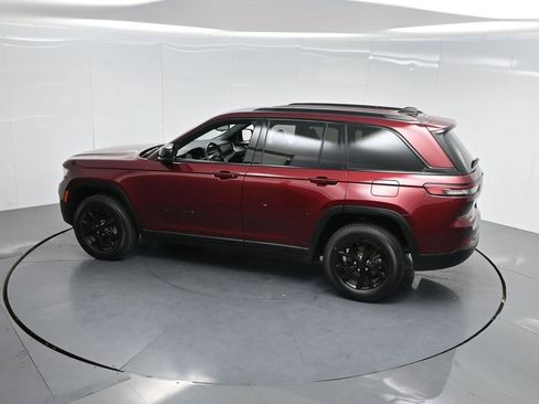 Used 2024 Jeep Grand Cherokee Altitude image 46