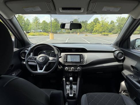 Used 2019 Nissan Kicks S FWD image 20