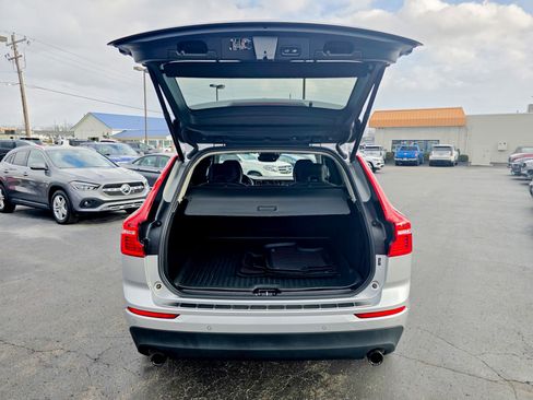 Used 2021 Volvo XC60 T5 Momentum w/ Premium Package image 45