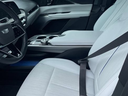 Certified 2024 Cadillac Lyriq Luxury AWD/4WD image 6