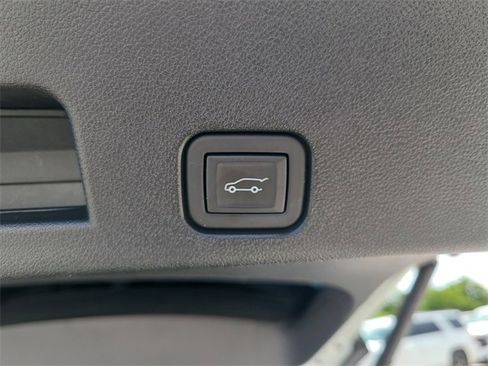 Used 2024 Chevrolet Traverse RS image 12